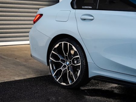 2022 BMW 3 Series - view 4