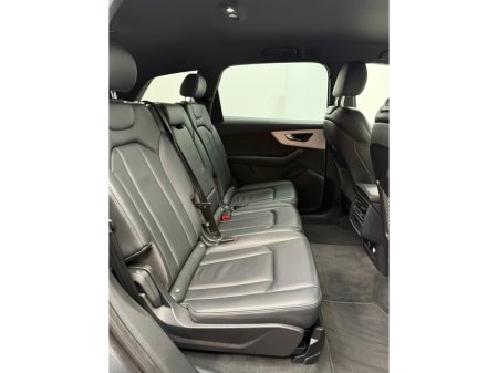 2021 Audi Q7 55 TFSI e S Line €52,950 thumbnail