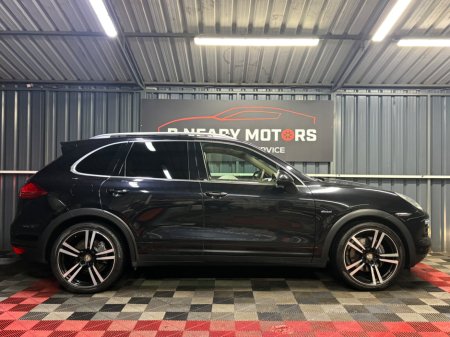 2012 Porsche Cayenne - thumbnail 4