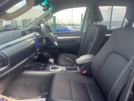 2025 Toyota Hilux 2.4 SR5 D/CAB AUTO €48,950 thumbnail