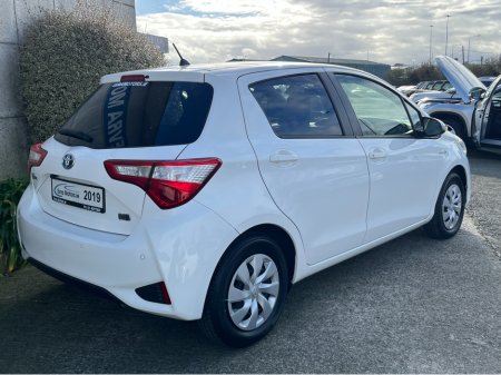 2019 Toyota Vitz - thumbnail 4