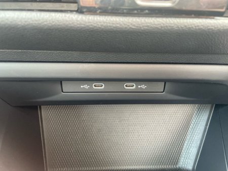 2024 Volkswagen Golf 2.0 TDI 115HP Life €27,475 thumbnail