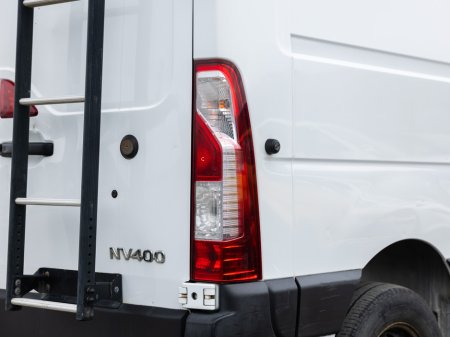 2018 Nissan NV400 - thumbnail 9