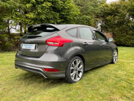 2017 Ford Focus - thumbnail 6