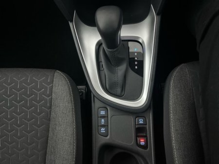 2023 Toyota Yaris Cross HYBRID LUNA SPORT €28,950 thumbnail