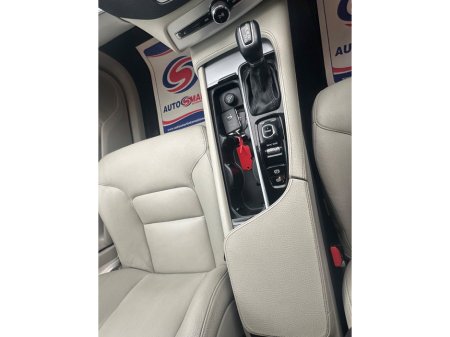 2017 Volvo XC90 D5 (235hp) AWD Momentum Geartronic thumbnail