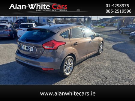 2016 Ford Focus - thumbnail 11