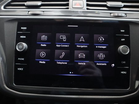 2022 Volkswagen Tiguan *98* LIFE TSI PHEV S-A DSG €29,700 thumbnail