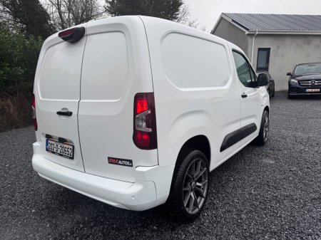 2020 Peugeot Partner  €13,950 thumbnail