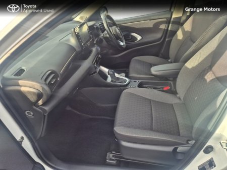 2023 Toyota Yaris 1.5 HYBRID L/SPORT 5DR €24,950 thumbnail