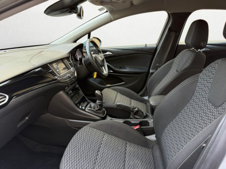 2018 Vauxhall Astra - thumbnail 6