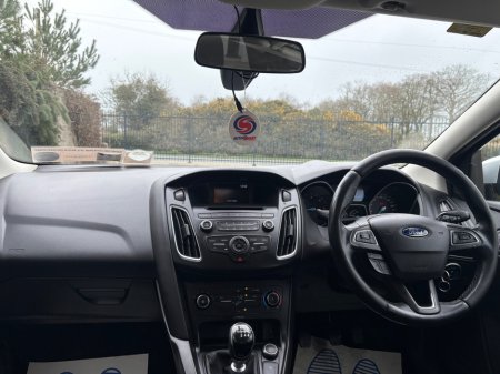 2016 Ford Focus - thumbnail 8