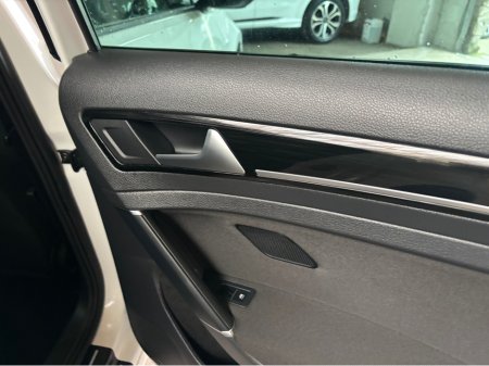 2018 Volkswagen Golf - thumbnail 16