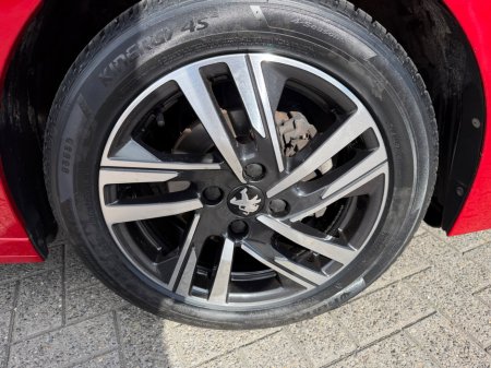 2023 Peugeot 208 - thumbnail 4