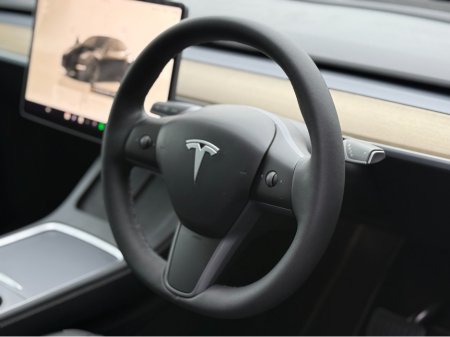 2022 Tesla Model Y LONG RANGE AWD €31,950 thumbnail