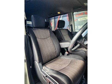 2015 Nissan Serena - thumbnail 17