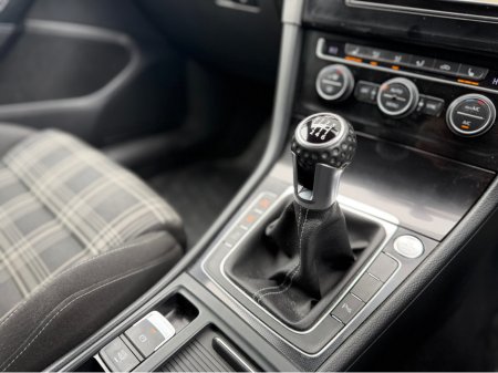 2015 Volkswagen Golf - thumbnail 18