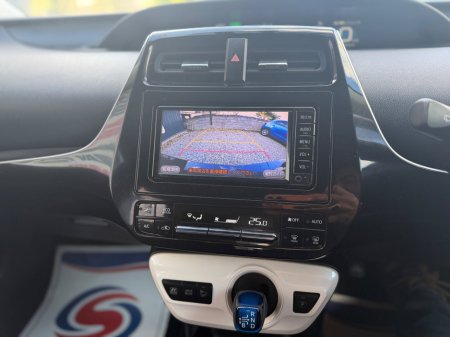 2018 Toyota Prius - thumbnail 18