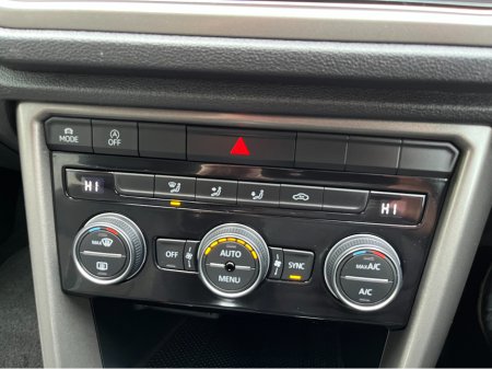 2020 Volkswagen T-Roc STYLE DESIGN AUTOMATIC 2.0 DIESEL //KEYLESS ENTRY//2 TONE PAINT//ADAPTIVE CRUISE CONTROL//REVERSE CAMERA// €23,950 thumbnail