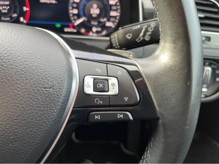 2017 Volkswagen Golf HIGHLINE AUTOMATIC 1.4 PETROL //HIGH SPEC//REVERSE CAMERA//KEYLESS ENTRY//BLIND SPOT WARNING//ADAPTIVE CRUISE CONTROL// €16,950 thumbnail