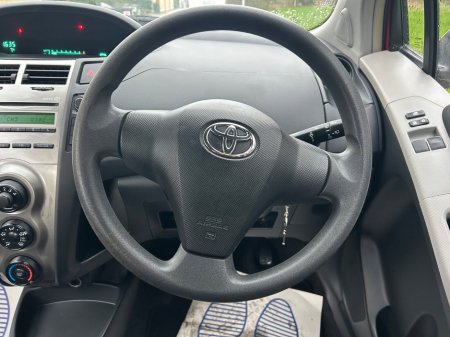 2011 Toyota Yaris 1.0 VVT-i 3Dr Sport €4,950 thumbnail