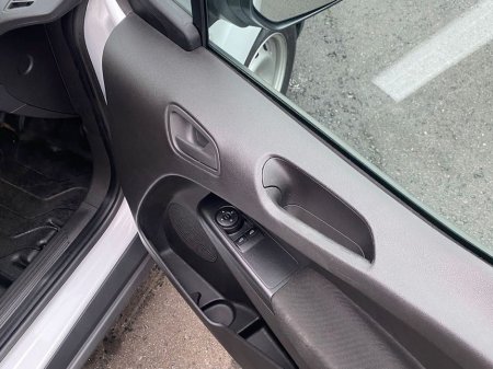 2022 Ford Transit Courier Base 1.5TD 75PS M6 2DR €11,000 thumbnail