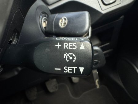 2016 Toyota Yaris - thumbnail 21