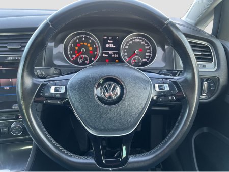 2017 Volkswagen Golf 2017 Volkswagen Golf 1.2 TSI Automatic €16,750 thumbnail
