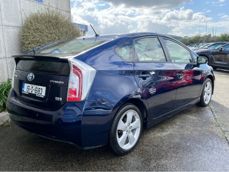 2015 Toyota Prius - thumbnail 4