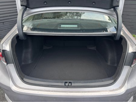 2021 Toyota Corolla 1.8 HYBRID SALOON €18,995 thumbnail