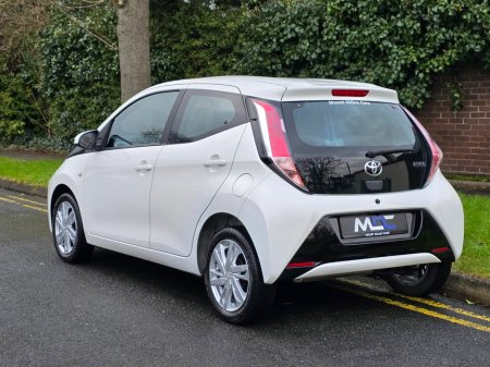 2017 Toyota Aygo 1.0 VVT-i x-play+ €8,450 thumbnail