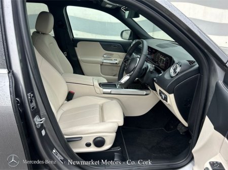 2025 Mercedes-Benz GLB - view 4