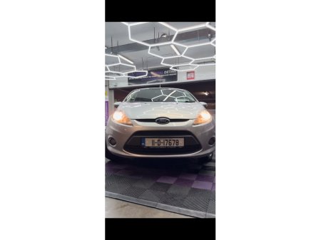 2011 Ford Fiesta - thumbnail 3