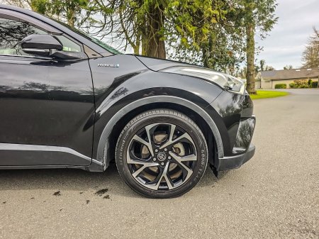 2017 Toyota C-HR - thumbnail 4