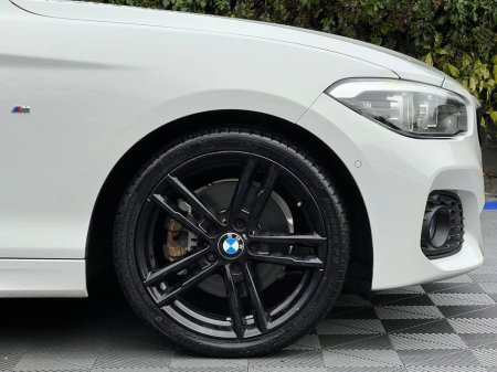 2017 BMW 1 Series 118d M-SPORT 2.0 D // SHADOW EDITION // LEATHER HEATED SEATS // 360 PARKING SENSORS €18,900 thumbnail