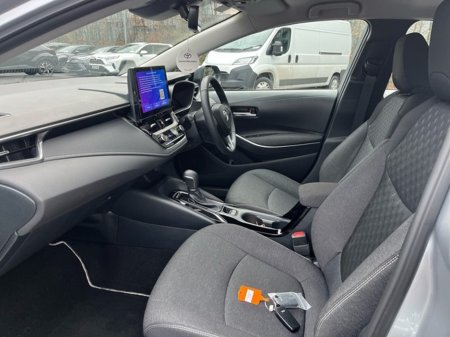 2025 Toyota Corolla COROLLA SALOON LUNA €31,950 thumbnail