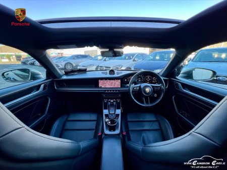 2020 Porsche 911 CARRERA 4SPEED Aventurine Green Metallic €144,950 thumbnail