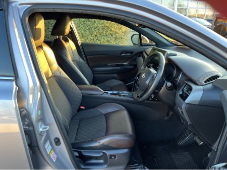 2017 Toyota C-HR SOL AUTOMATIC HYBRID 1.8 PETROL //HIGH SPEC//LOW MILES//REVERSE CAMERA//HALF LEATHER HEATED SEATS//KEYLESS ENTRY//ADAPTIVE CRUISE CONTROL// €18,950 thumbnail