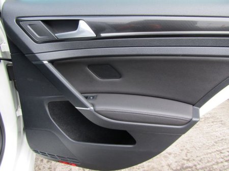 2015 Volkswagen Golf GOLF R ESTATE AWD 5DR Auto €21,950 thumbnail