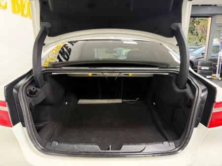 2016 Jaguar XE 2.0D R-sport (163PS) 4DR €12,777 thumbnail