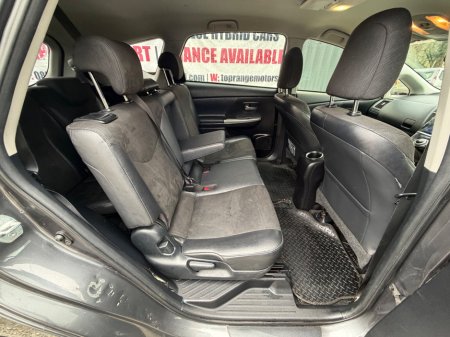 2016 Toyota Prius - thumbnail 9