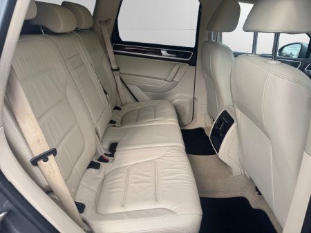 2016 Volkswagen Touareg - thumbnail 11