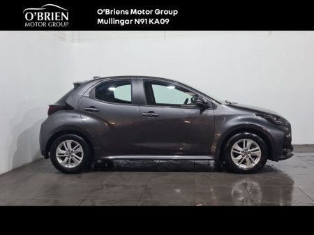 2024 Toyota Yaris Yaris Hybrid Luna €23,900 thumbnail