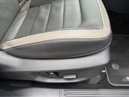 2024 Volkswagen Amarok AVENTURA V6 TDI 4M DC 4MOTION €61,900 thumbnail