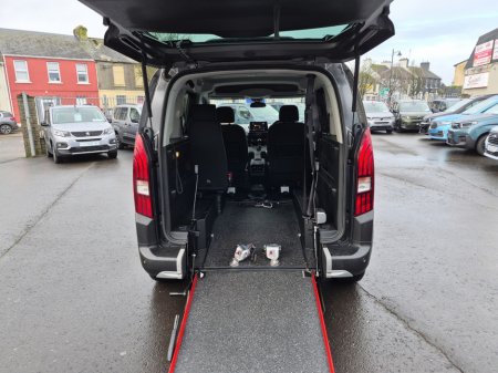 2022 Peugeot Rifter Allure Lowered Floor Wheelchair Access €22,995 thumbnail