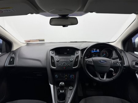 2017 Ford Focus - thumbnail 9