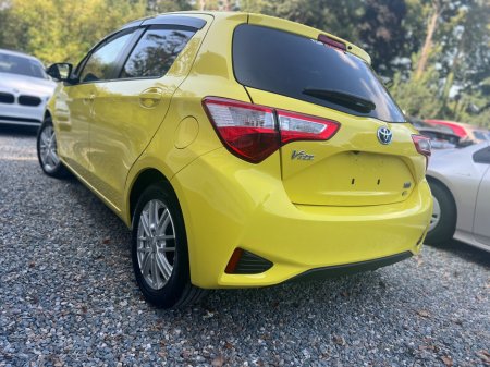 2017 Toyota Vitz Hybrid Luna Sport €11,999