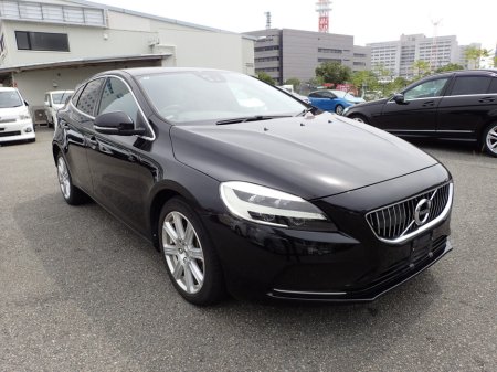 2018 Volvo V40 2.0D4 INSCRIPTION EDITION 5DR HATCHBACK AUTO WITH ONLY 75,959 KM'S // STUNNING CAR // BUY WITH CONFODENCE AA AND SIM I APPROVED DEALER 2025 // FINANCE ARRANGED // ALL TRADE INS WELCOME // €19,950