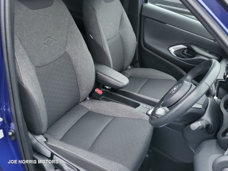 2023 Toyota Yaris CR CROSS LUNA SPORT 4DR AUTO €27,945 thumbnail