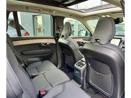 2025 Volvo XC90 - thumbnail 17
